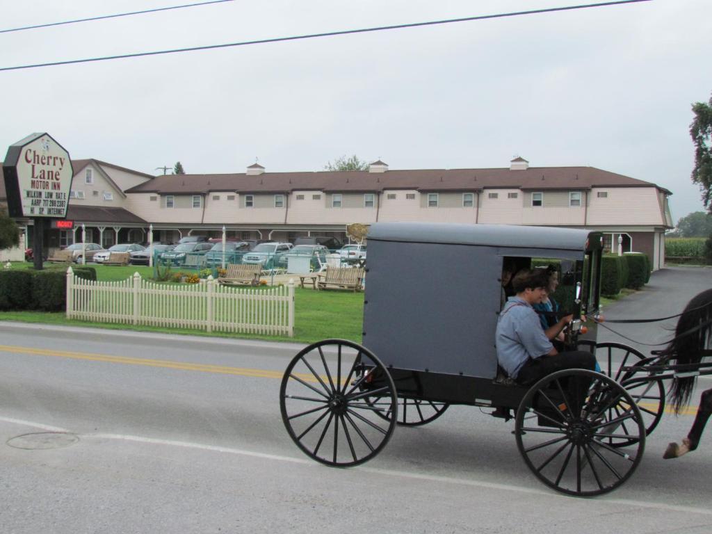 Cherry Lane Motor Inn Amish Country Ronks Exteriér fotografie