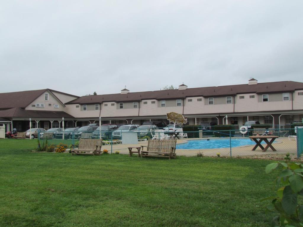 Cherry Lane Motor Inn Amish Country Ronks Exteriér fotografie